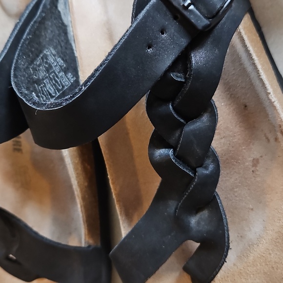 Cushionaire Black Thong Sandals - Picture 9 of 11